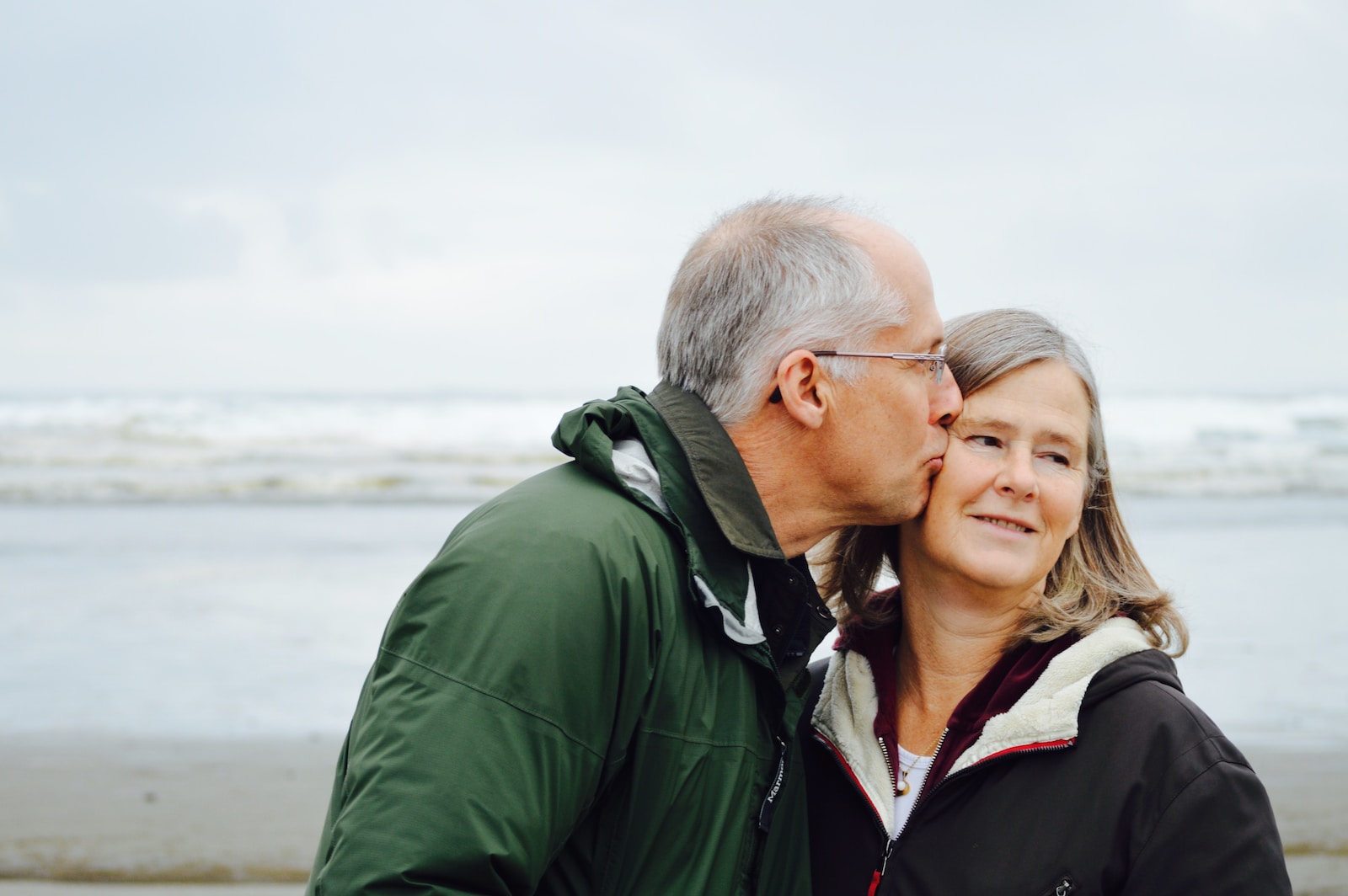 How Relationships Contribute To Happy and Healthy Aging
